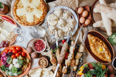Популярные блюда кавказской кухни: от плова и хачапури до долмы и шашлыка